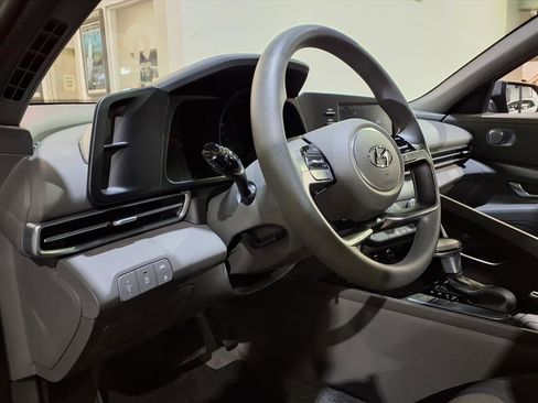 Used 2023 Hyundai Elantra SE w/ Cargo Package image 14