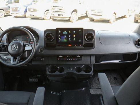 Used 2021 Mercedes-Benz Sprinter 2500 image 32