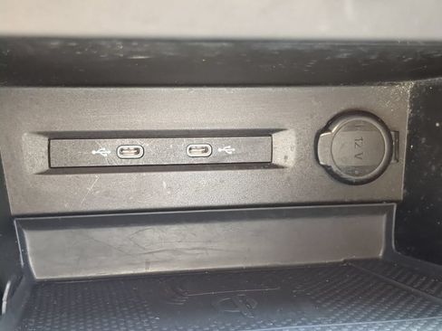 Certified 2022 Volkswagen Taos SE FWD image 22