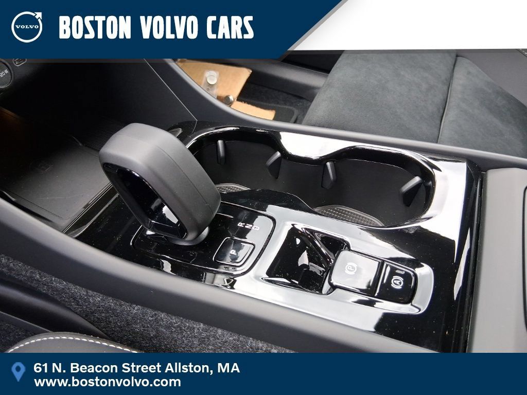 New 2026 Volvo XC40 B5 Ultra w/ Protection Package Premier AWD/4WD image 11