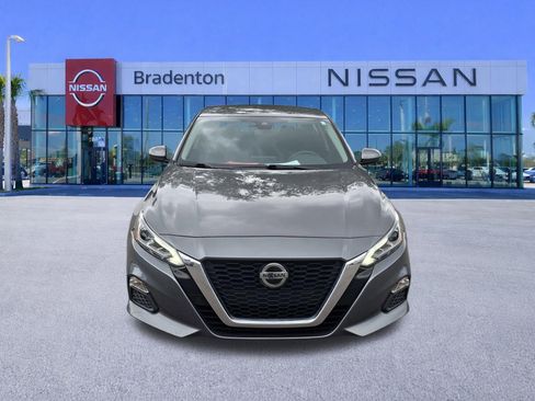 Used 2022 Nissan Altima 2.5 SV FWD image 2