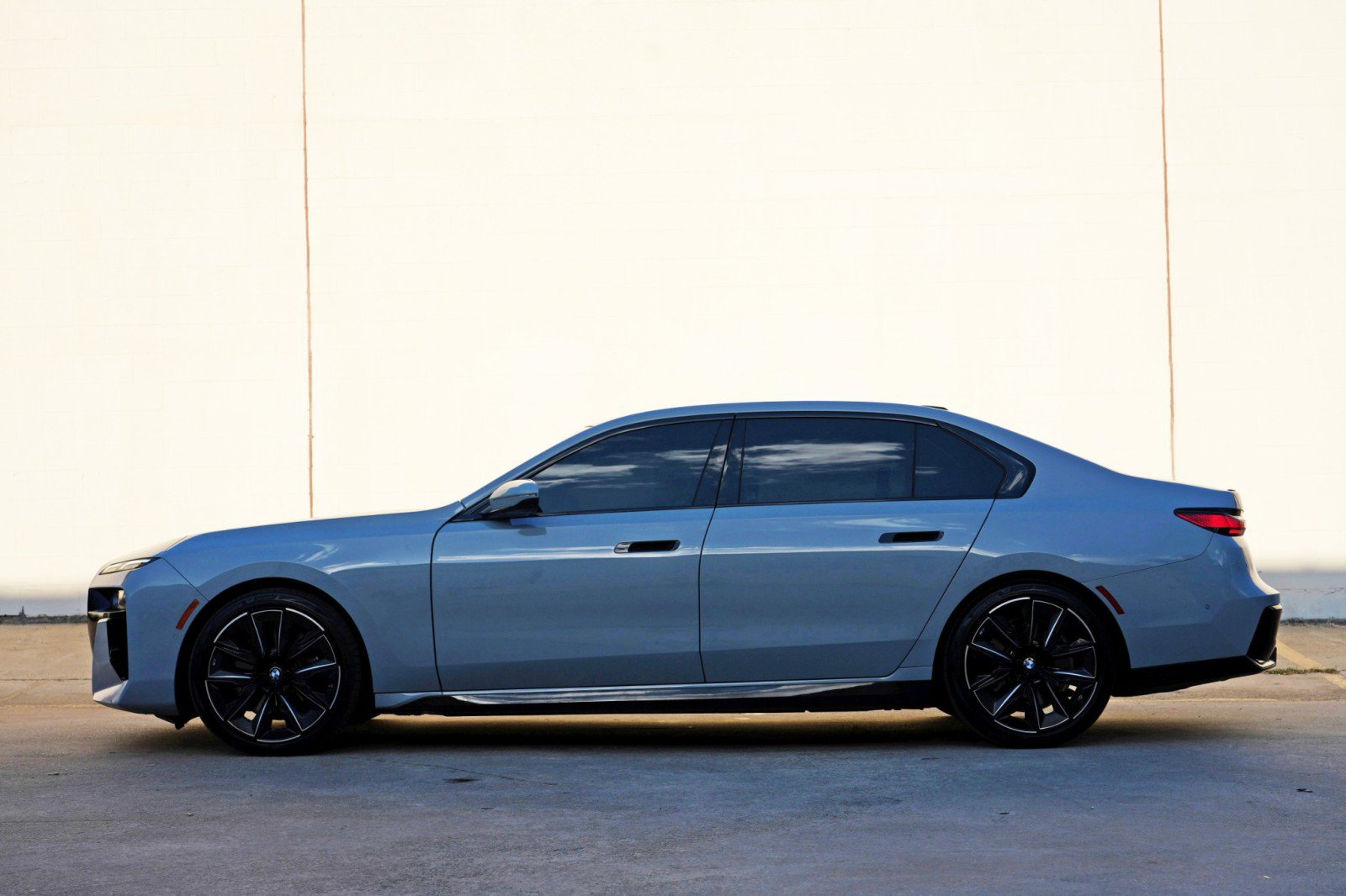 Used 2025 BMW 740i RWD image 9