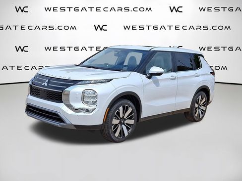 Used 2025 Mitsubishi Outlander SE image 1