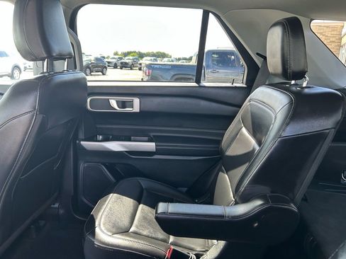 Used 2022 Ford Explorer XLT w/ Equipment Group 202A image 14
