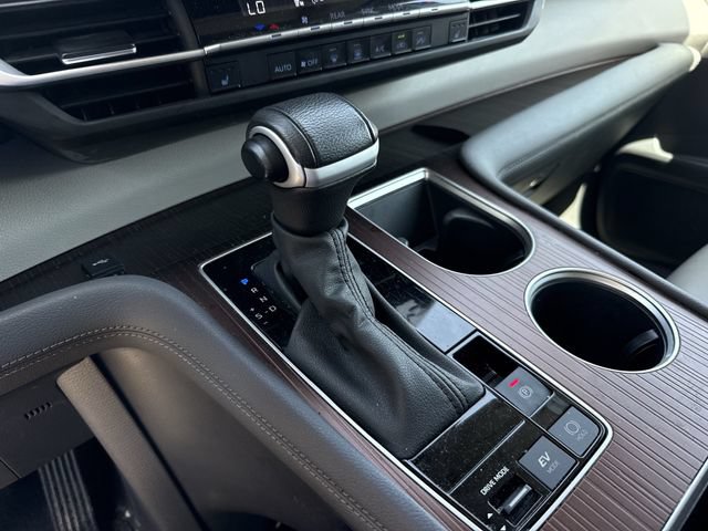 Used 2024 Toyota Sienna XLE FWD image 19