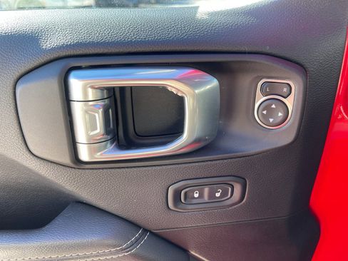 Used 2022 Jeep Wrangler Unlimited Sahara w/ Cold Weather Group image 13