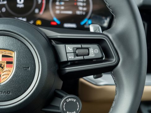 New 2026 Porsche Cayenne image 25