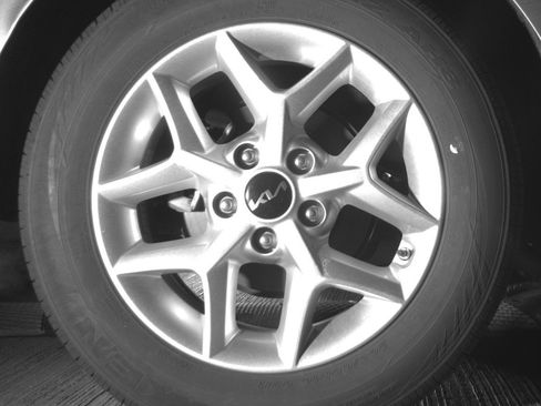 Used 2025 Kia Soul LX w/ LX Technology Package FWD image 15