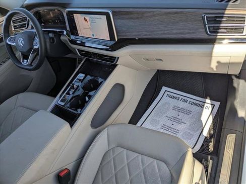 Used 2025 Volkswagen Atlas SEL Premium R-Line image 23