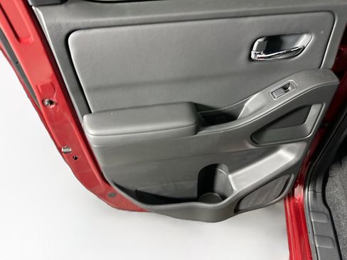 Used 2024 Nissan Frontier SL w/ Technology Package image 25