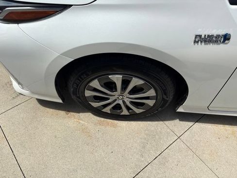 Used 2022 Toyota Prius Prime XLE FWD image 12