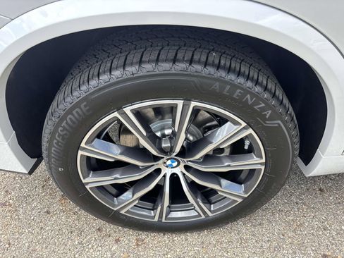 Used 2026 BMW X5 xDrive40i w/ M Sport Package image 10