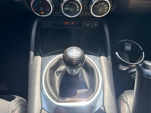 Used 2017 MAZDA MX-5 Miata Grand Touring RWD image 8