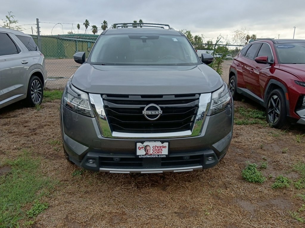 Used 2022 Nissan Pathfinder SL w/ SL Premium Package FWD image 2