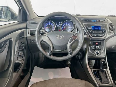 Used 2014 Hyundai Elantra SE image 20