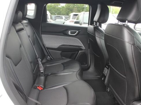 Used 2024 Jeep Compass Latitude AWD/4WD image 28