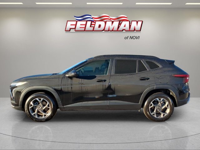 Used 2024 Chevrolet Trax LT w/ Driver Confidence Package FWD image 2