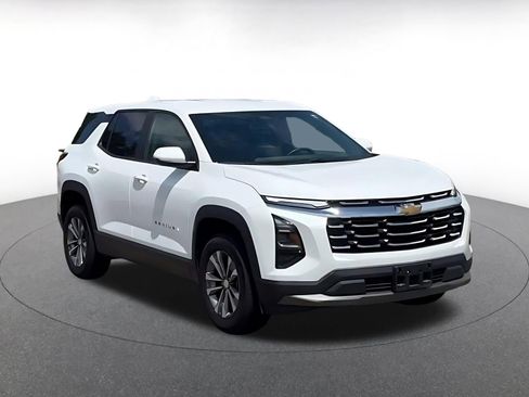 Used 2025 Chevrolet Equinox LT AWD/4WD image 3