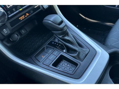 Used 2020 Toyota RAV4 XLE FWD image 34