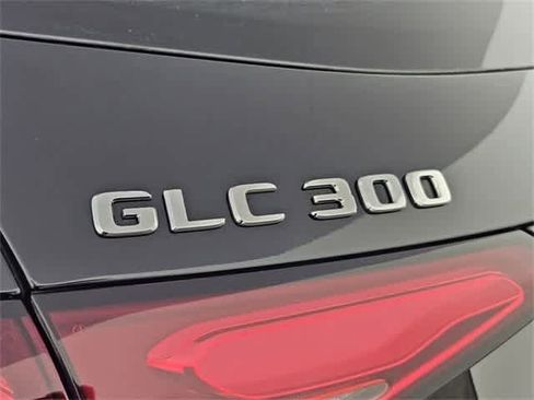 Used 2025 Mercedes-Benz GLC 300 4MATIC image 12
