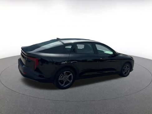 Used 2025 Kia K4 LXS image 14