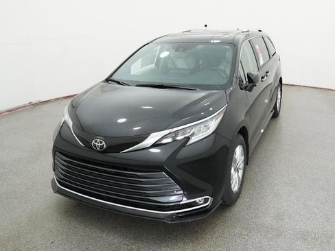New 2026 Toyota Sienna Limited image 10