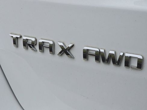 Used 2020 Chevrolet Trax LT w/ LT Convenience Package image 11