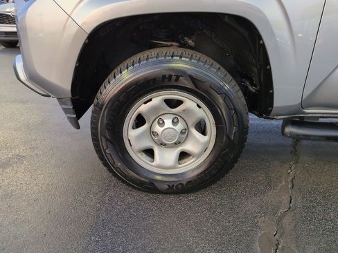 Used 2018 Toyota Tacoma SR w/ SR Convenience Package image 27