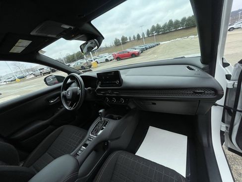 Used 2024 Honda HR-V Sport image 12