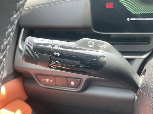 Certified 2025 Kia Carnival EX FWD image 30