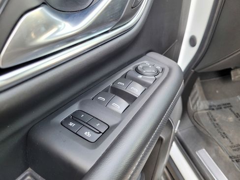 Used 2023 GMC Yukon SLT image 26