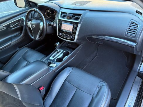 Used 2018 Nissan Altima 2.5 SL w/ 2.5 SL Technology Package image 24