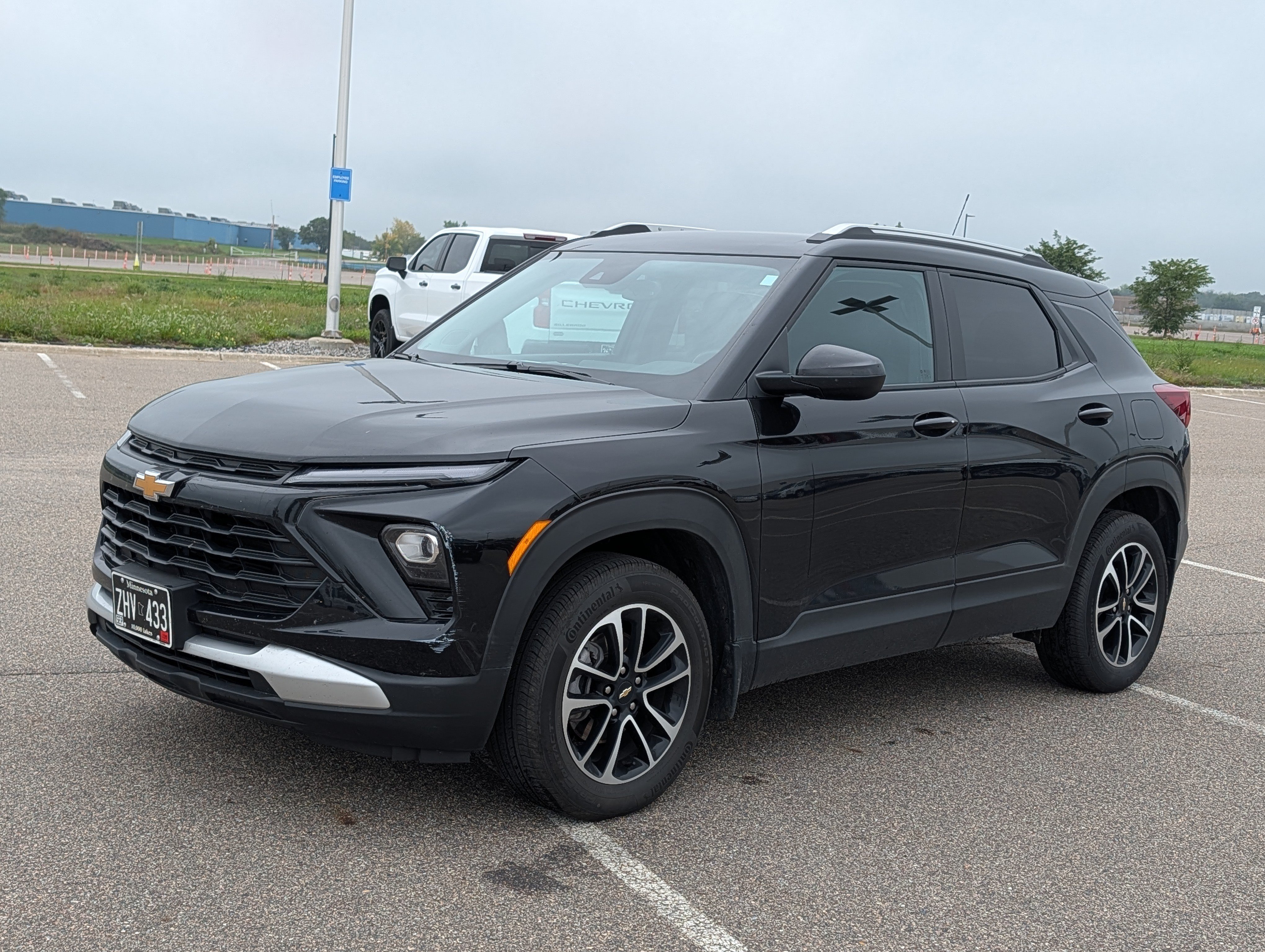 Used 2025 Chevrolet TrailBlazer LT w/ Convenience Package AWD/4WD image 2