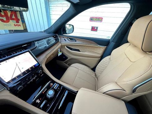 New 2025 Jeep Grand Cherokee Summit image 31