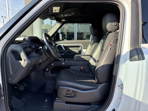 Used 2023 Land Rover Defender 90 X-Dynamic SE image 10