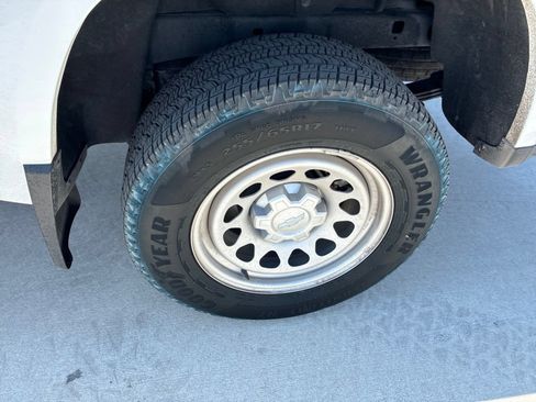 Used 2024 Chevrolet Colorado W/T w/ Safety Package RWD image 2