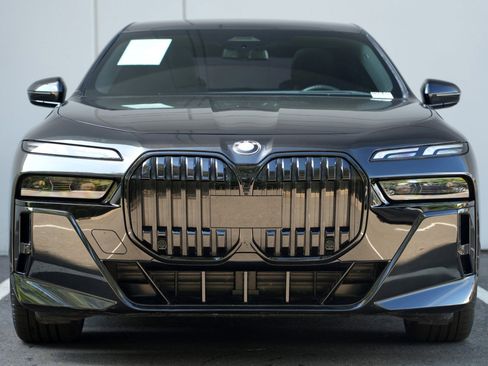 Used 2024 BMW 740i w/ M Sport Professional Package RWD image 7