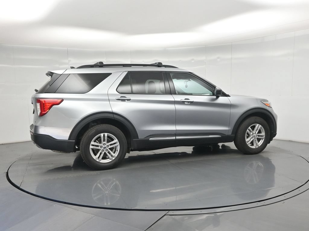 Used 2024 Ford Explorer XLT w/ Equipment Group 202A AWD/4WD image 26