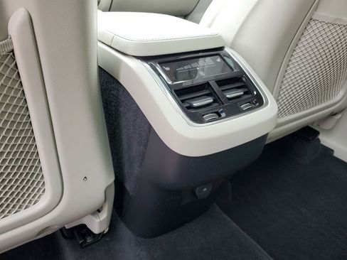 Used 2022 Volvo XC90 T6 Inscription w/ Advanced Package image 34