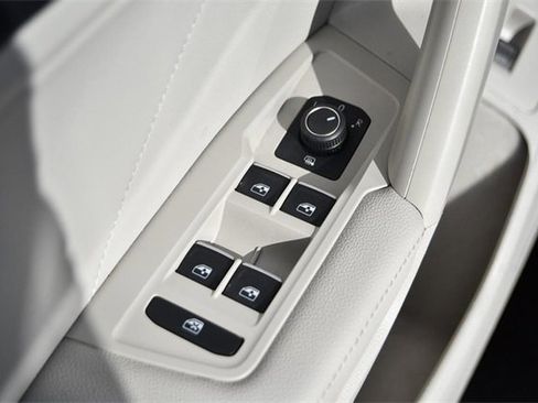 Certified 2023 Volkswagen Tiguan SE w/ Panoramic Sunroof Package image 8