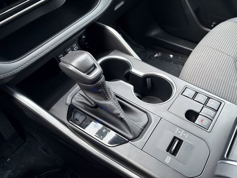 Certified 2023 Toyota Highlander LE image 25