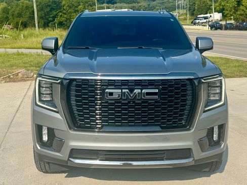 Used 2023 GMC Yukon Denali Ultimate AWD/4WD image 3