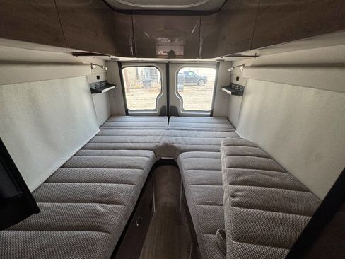 Used 2018 Mercedes-Benz Sprinter 3500 image 33