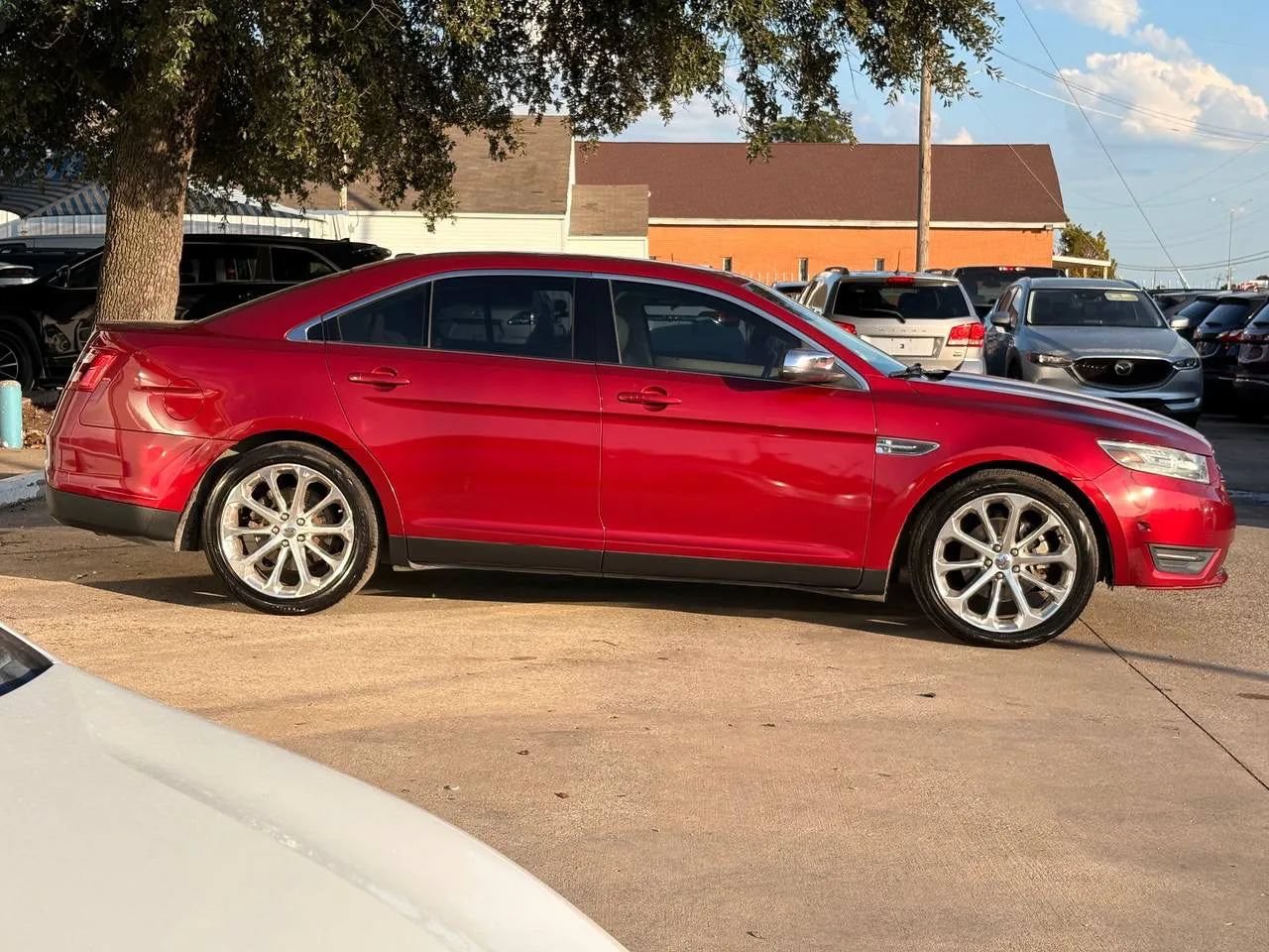 Used 2013 Ford Taurus Limited FWD image 2