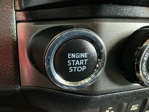 Used 2020 Toyota Tacoma TRD Sport w/ Technology Package image 30