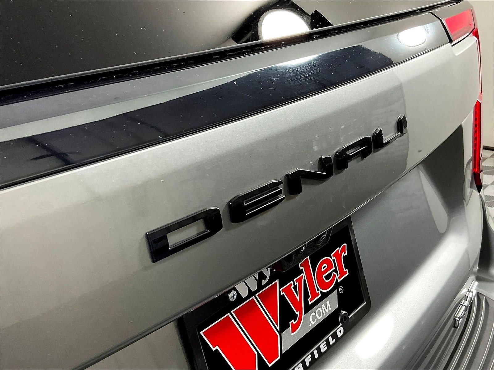 Used 2025 GMC Yukon Denali Ultimate AWD/4WD image 23