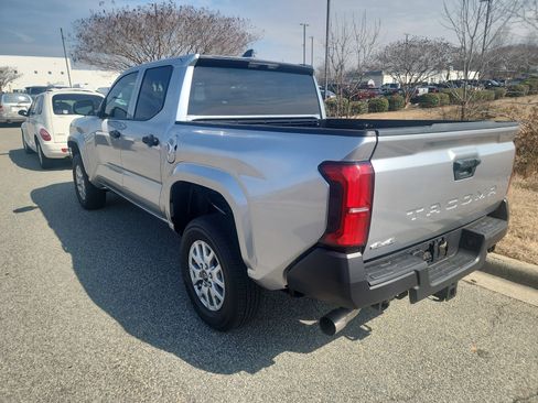 Used 2025 Toyota Tacoma SR image 7