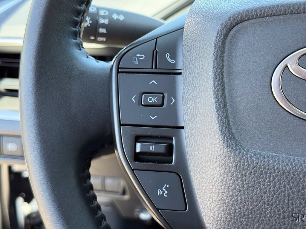 Used 2025 Toyota Prius LE FWD image 14