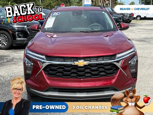 Used 2025 Chevrolet Trax LT FWD image 3