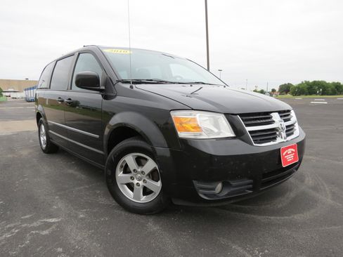 Used 2010 Dodge Grand Caravan SXT w/ Trailer Tow Group FWD image 2